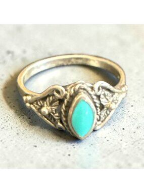 Vintage Sterling Silver and Turquoise Ring SZ 5.5 2g